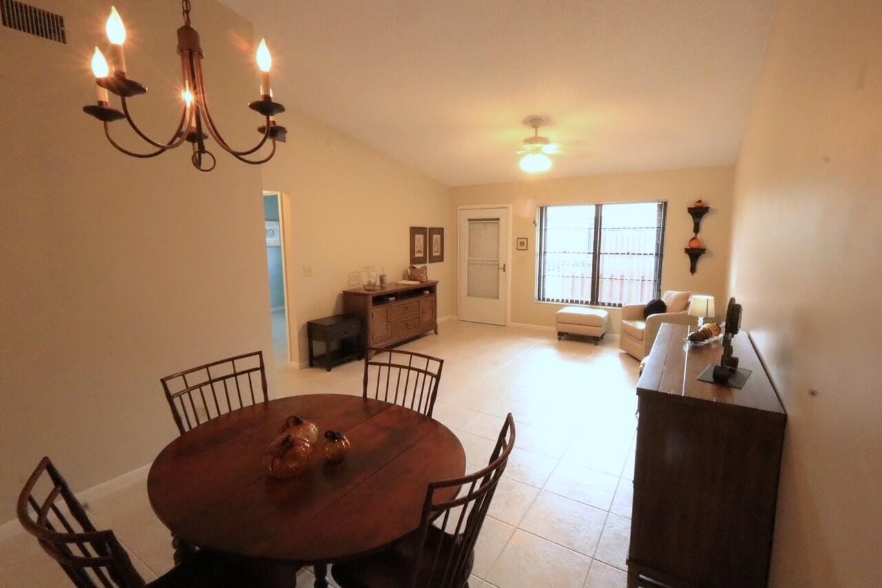 8184 SE VILLA Way — photo 3