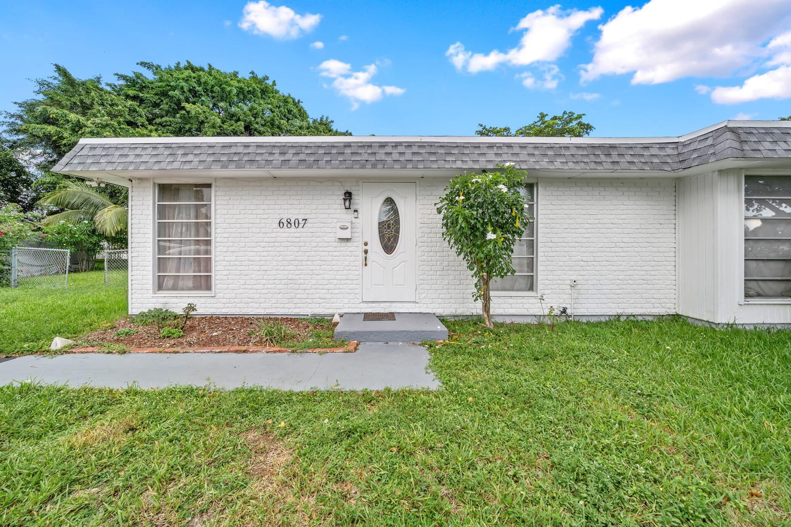 6807 NW 80TH Court — photo 3