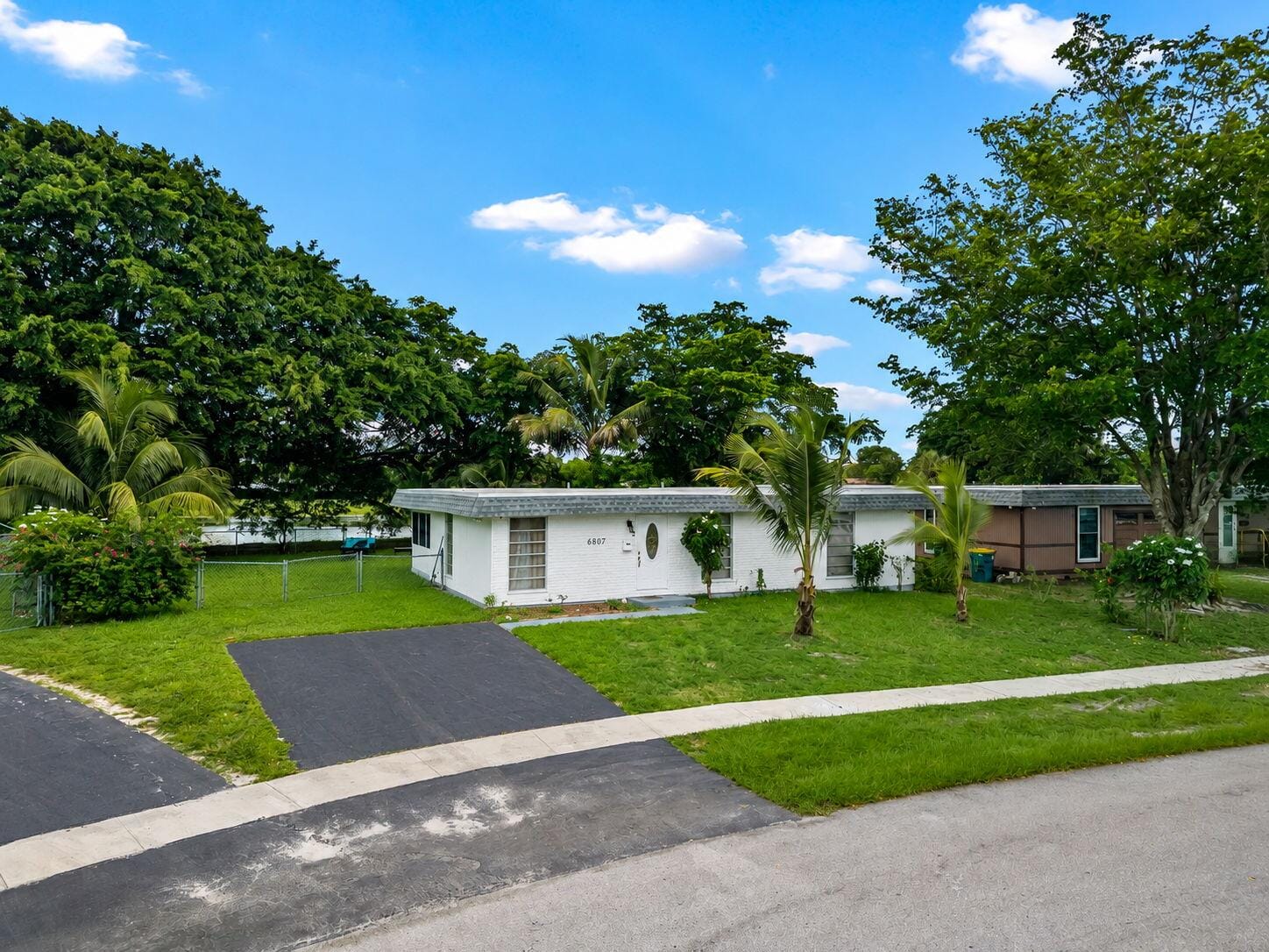 6807 NW 80TH Court — photo 4