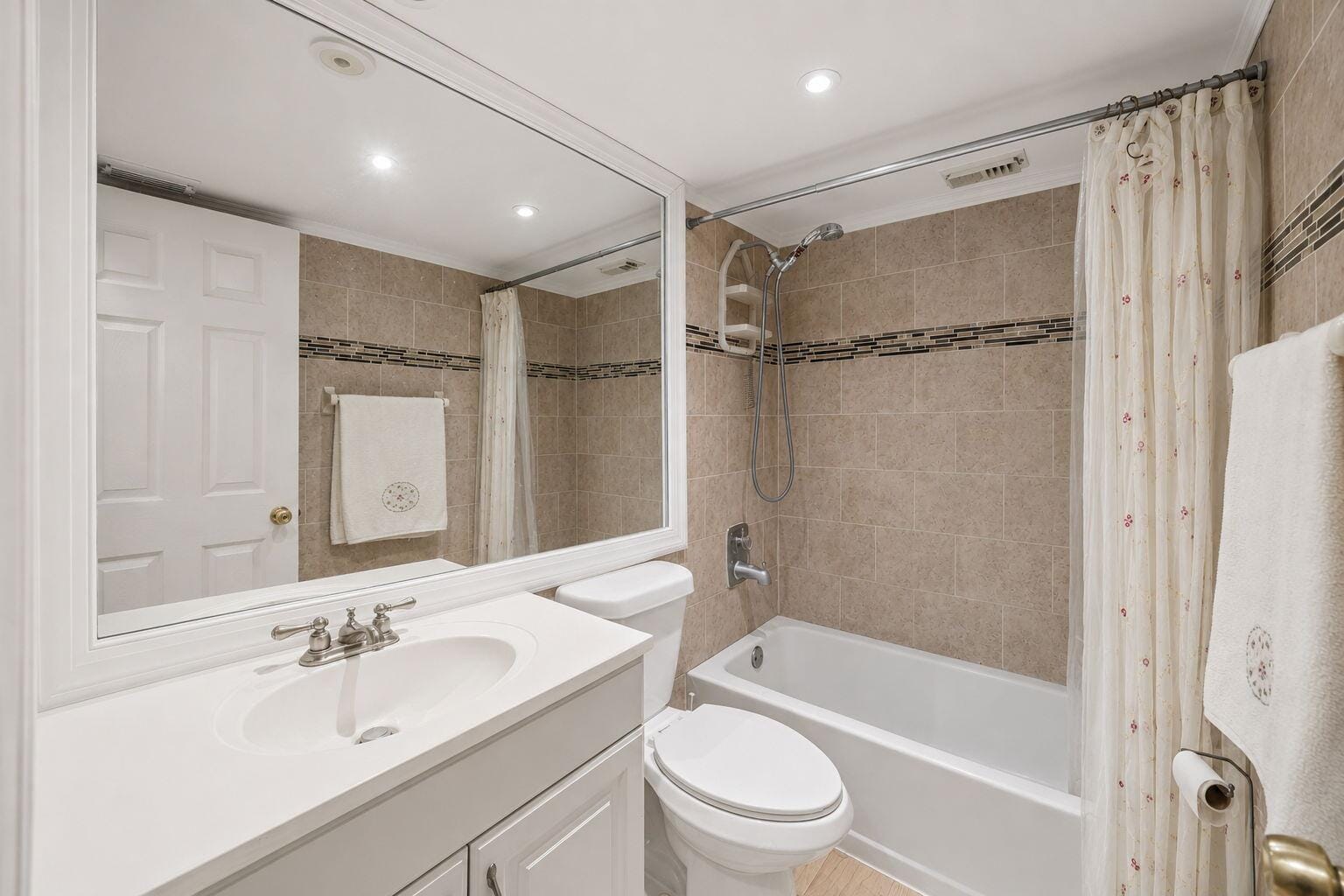 6807 NW 80TH Court — photo 8