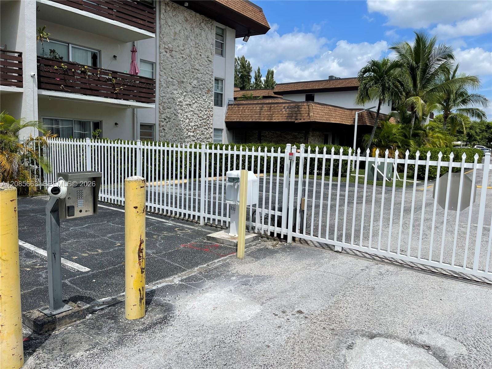7487 SW 82nd Street C202, Miami, FL 33143 photo 2