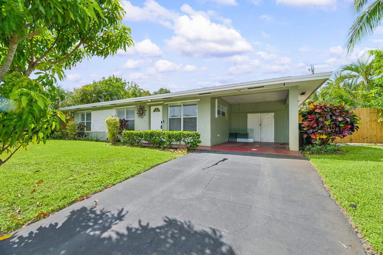522 HERON Drive — photo 1