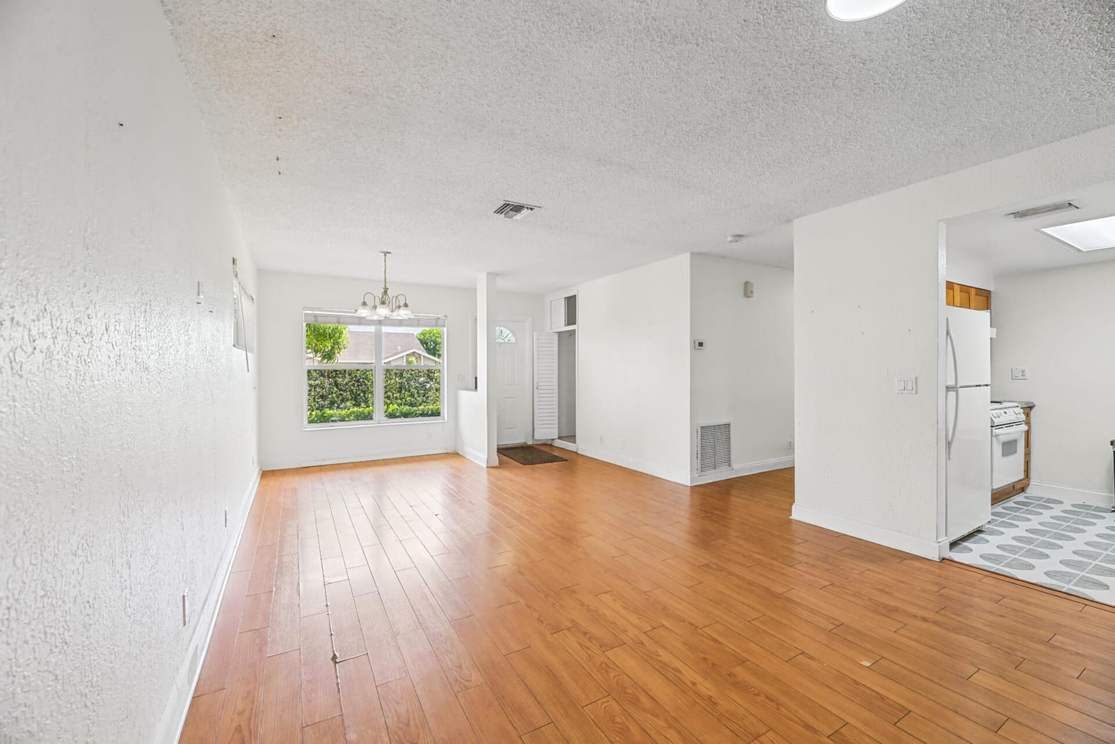 522 HERON Drive — photo 3