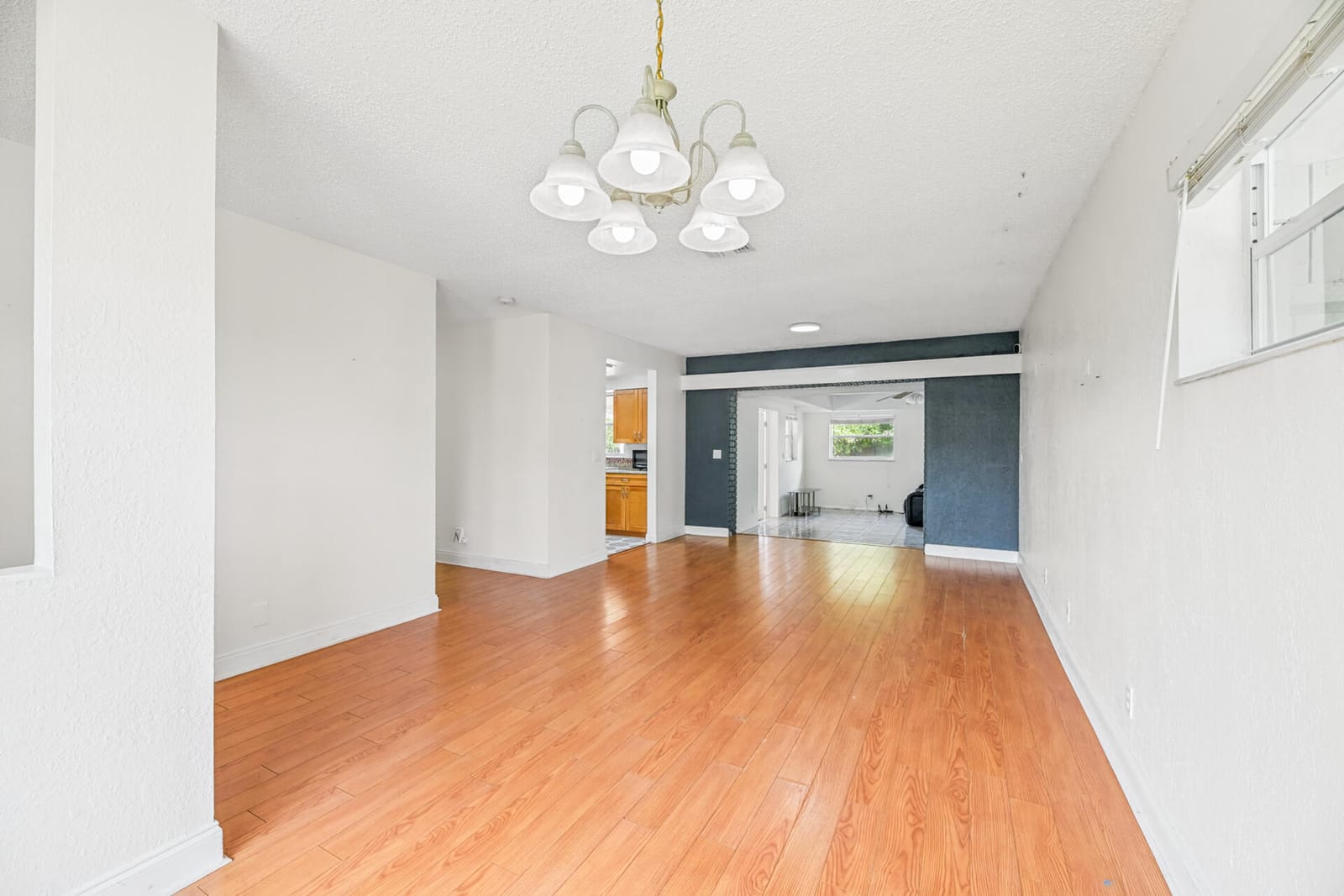 522 HERON Drive — photo 4