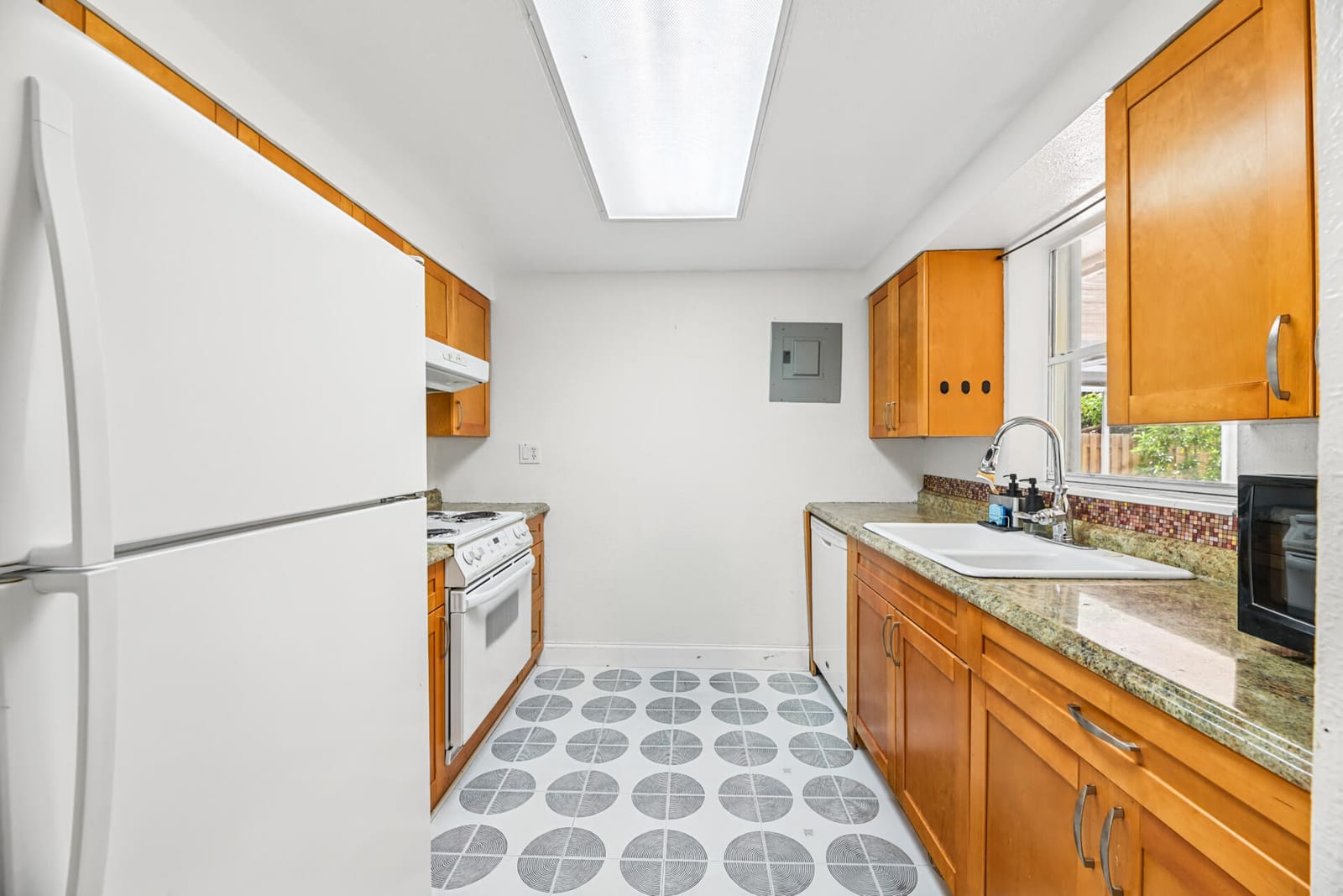 522 HERON Drive — photo 5