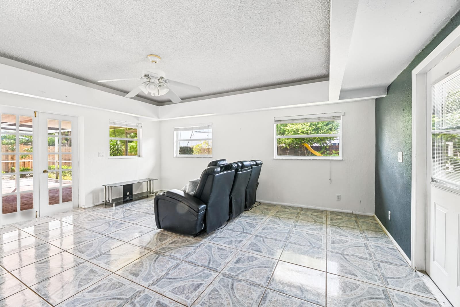 522 HERON Drive — photo 8
