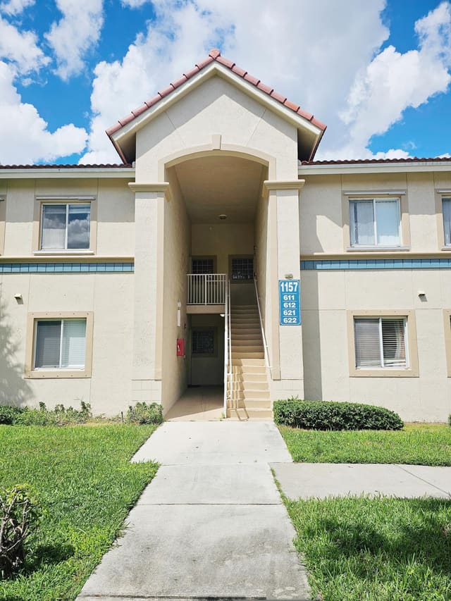 1157 Golden Lakes Boulevard 621, West Palm Beach, FL 33411