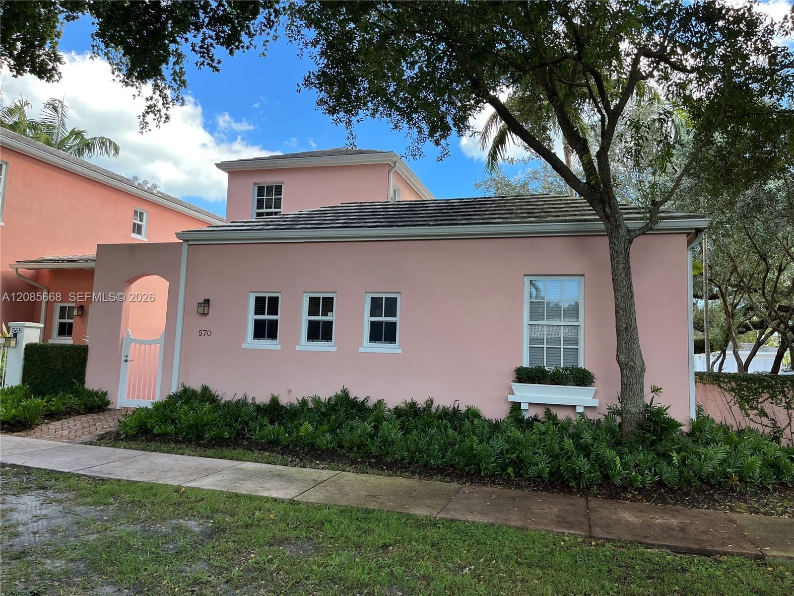 570 Loretto Avenue 10, Coral Gables, FL 33146 photo 2