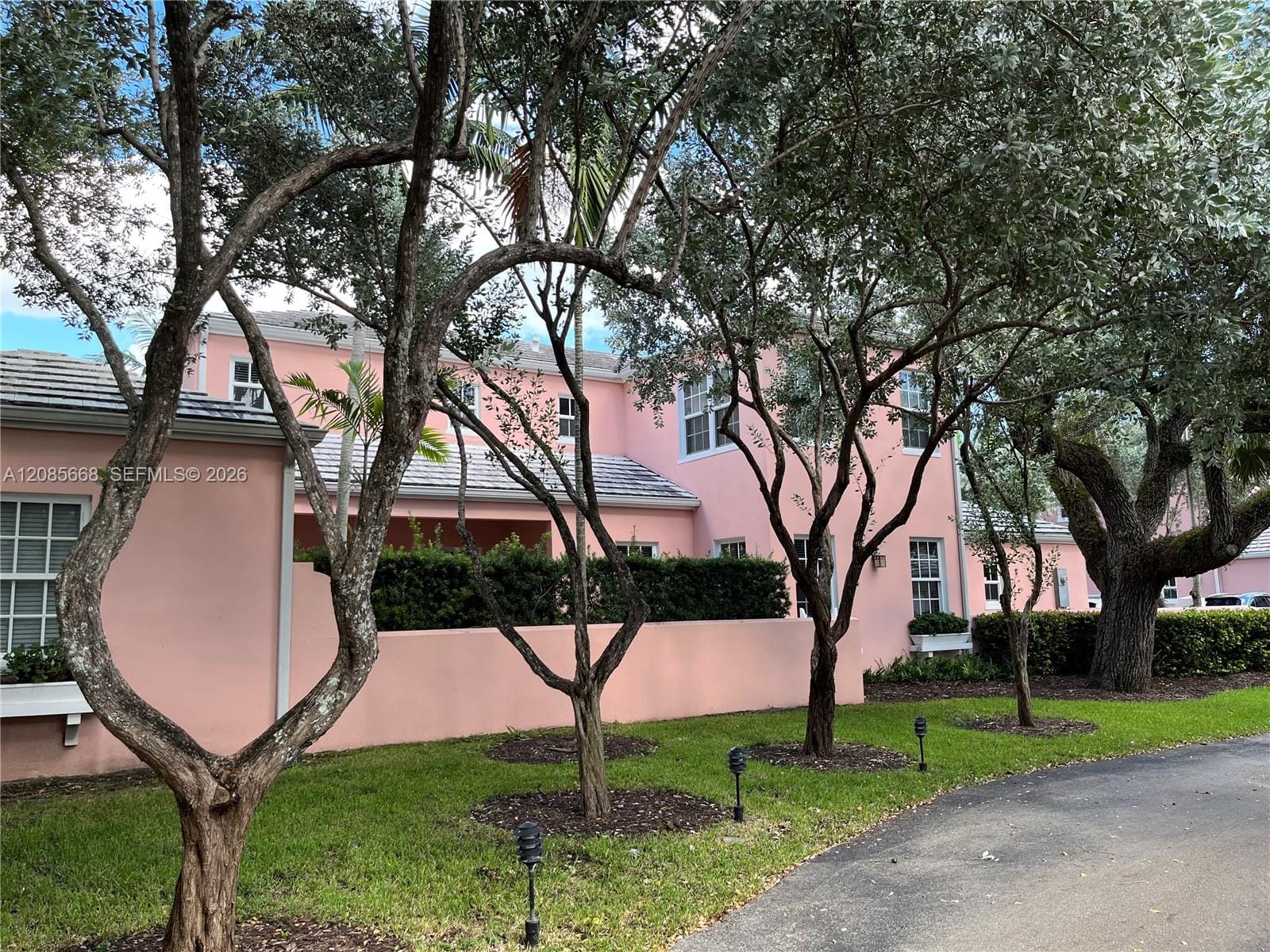 570 Loretto Avenue 10, Coral Gables, FL 33146 photo 3