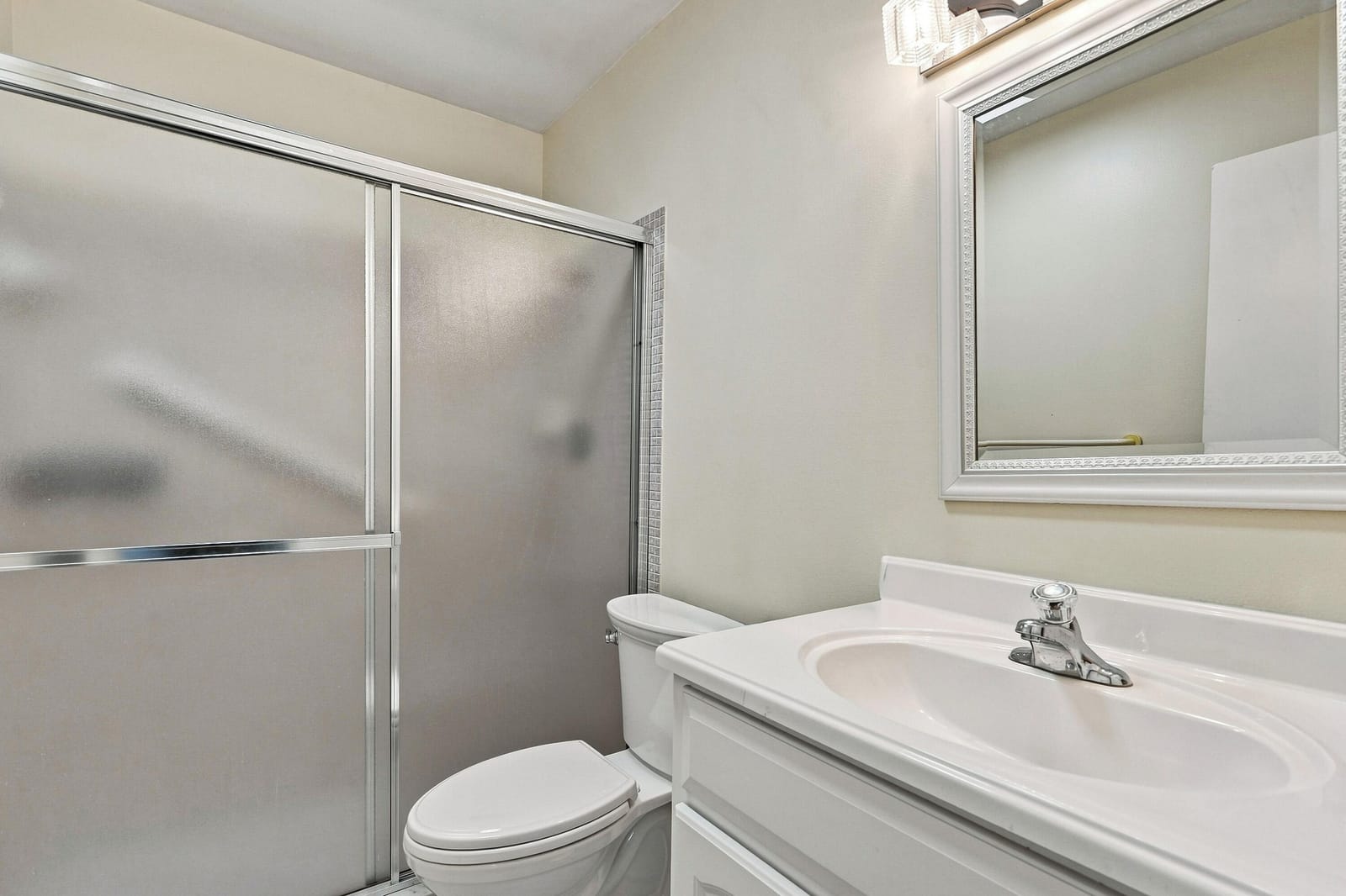 912 Savannas Point Drive Apt b — photo 12