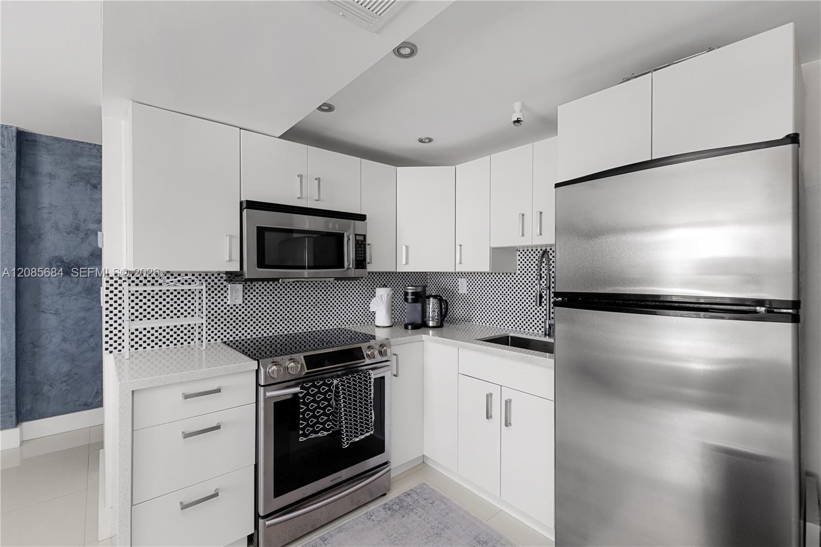 1035 West Avenue 404, Miami Beach, FL 33139 photo 9
