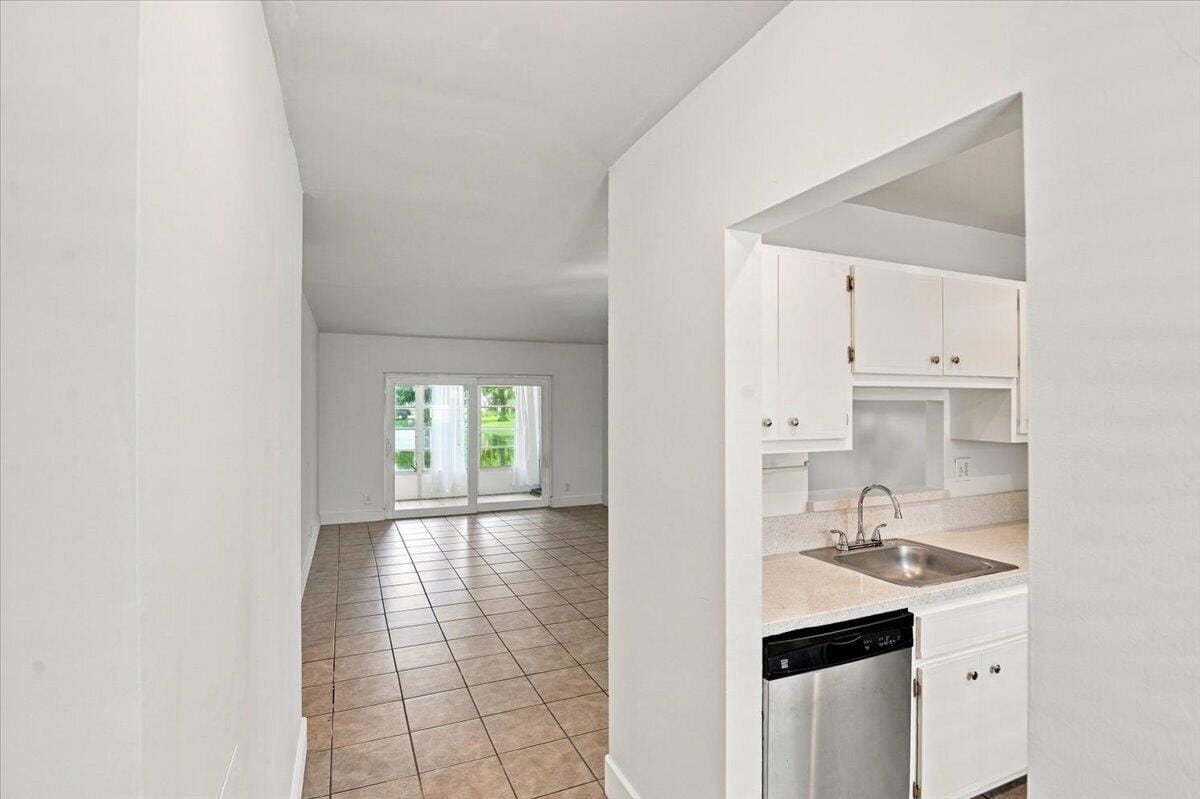 5121 W OAKLAND PARK 109 — photo 3