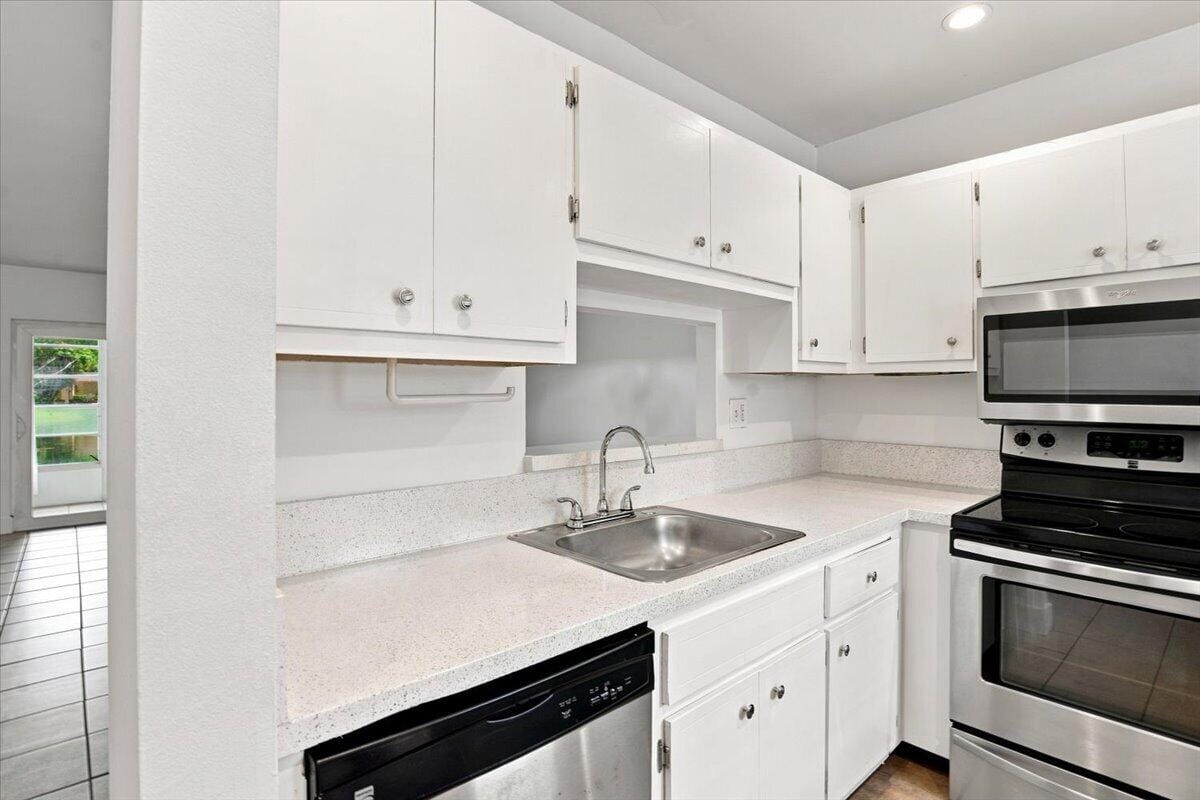 5121 W OAKLAND PARK 109 — photo 4