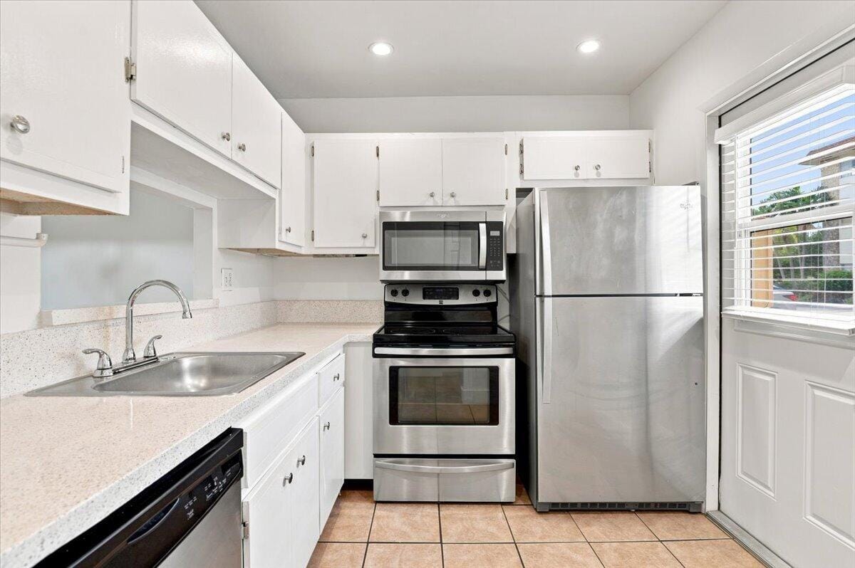 5121 W OAKLAND PARK 109 — photo 5