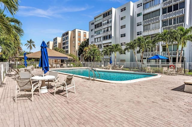 610 NE 12th Avenue 206, Meadowbrook Towers, Hallandale Beach, FL