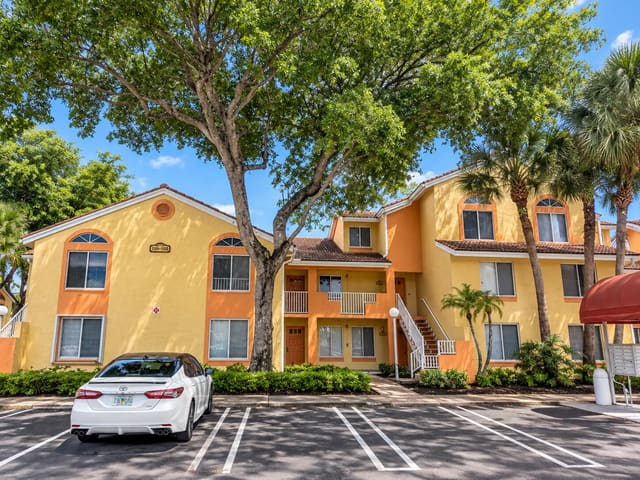 1172 CORAL CLUB Drive 1172, Coral Springs, FL 33071