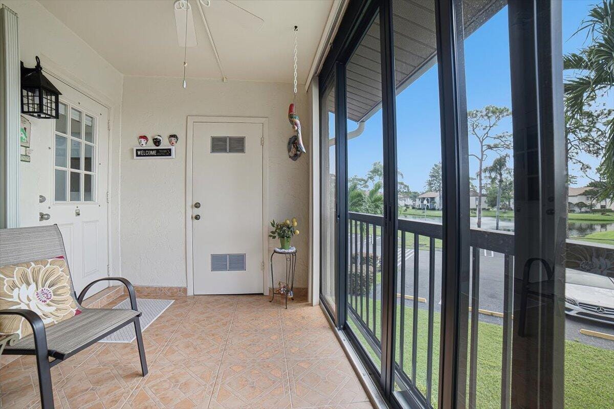 331 KNOTTY PINE Circle D-2, Greenacres, FL 33463 photo 18