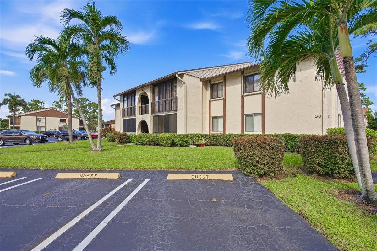331 KNOTTY PINE Circle D-2, Greenacres, FL 33463 photo 3