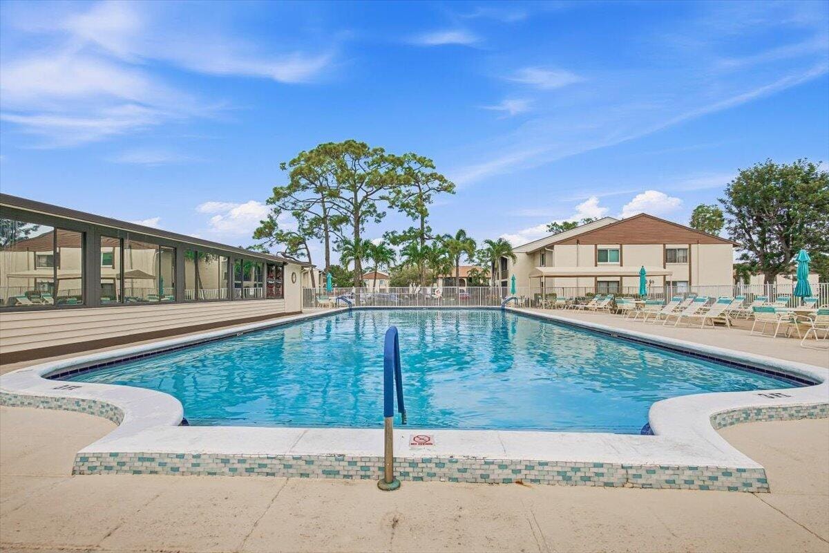 331 KNOTTY PINE Circle D-2, Greenacres, FL 33463 photo 21