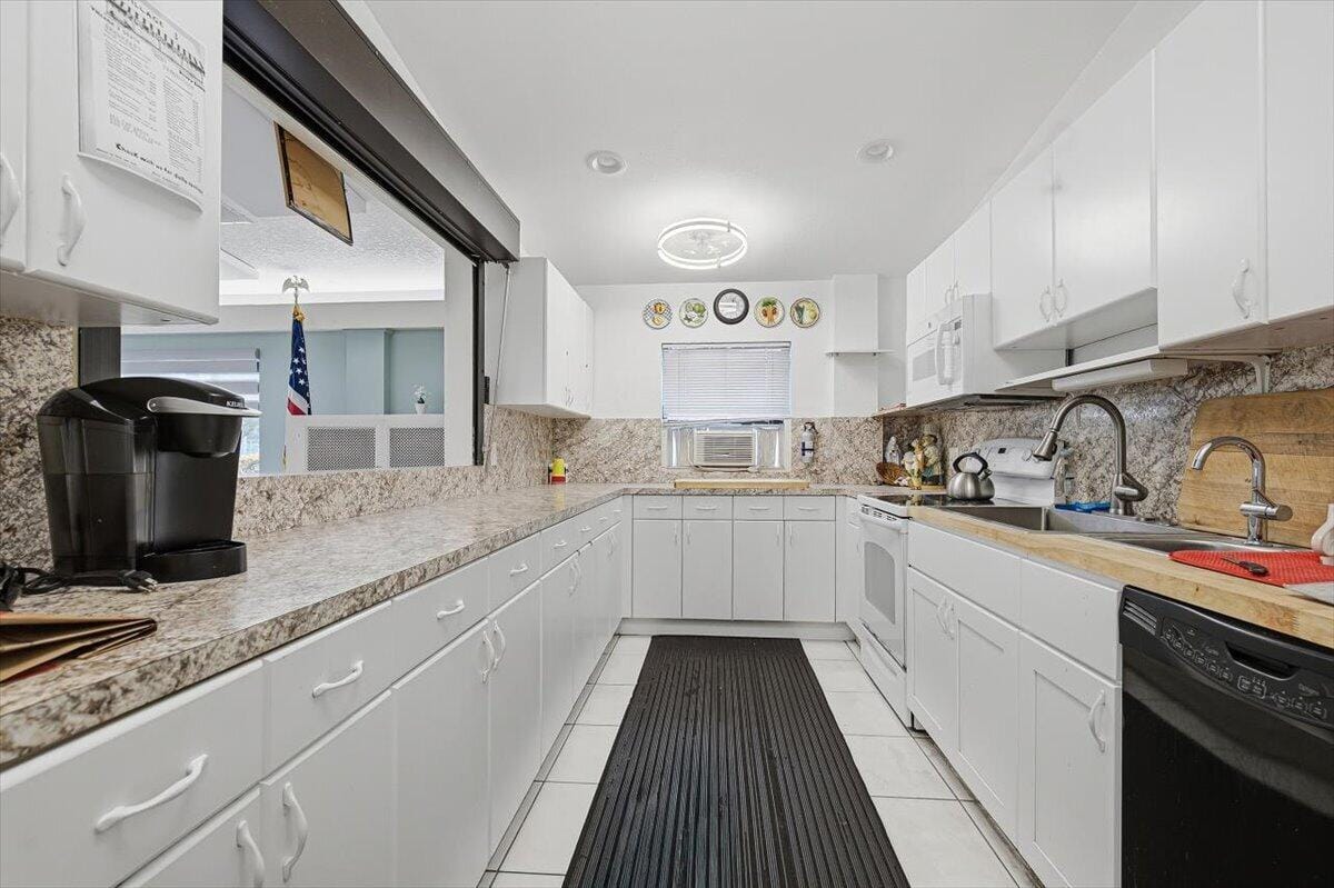 331 KNOTTY PINE Circle D-2, Greenacres, FL 33463 photo 24