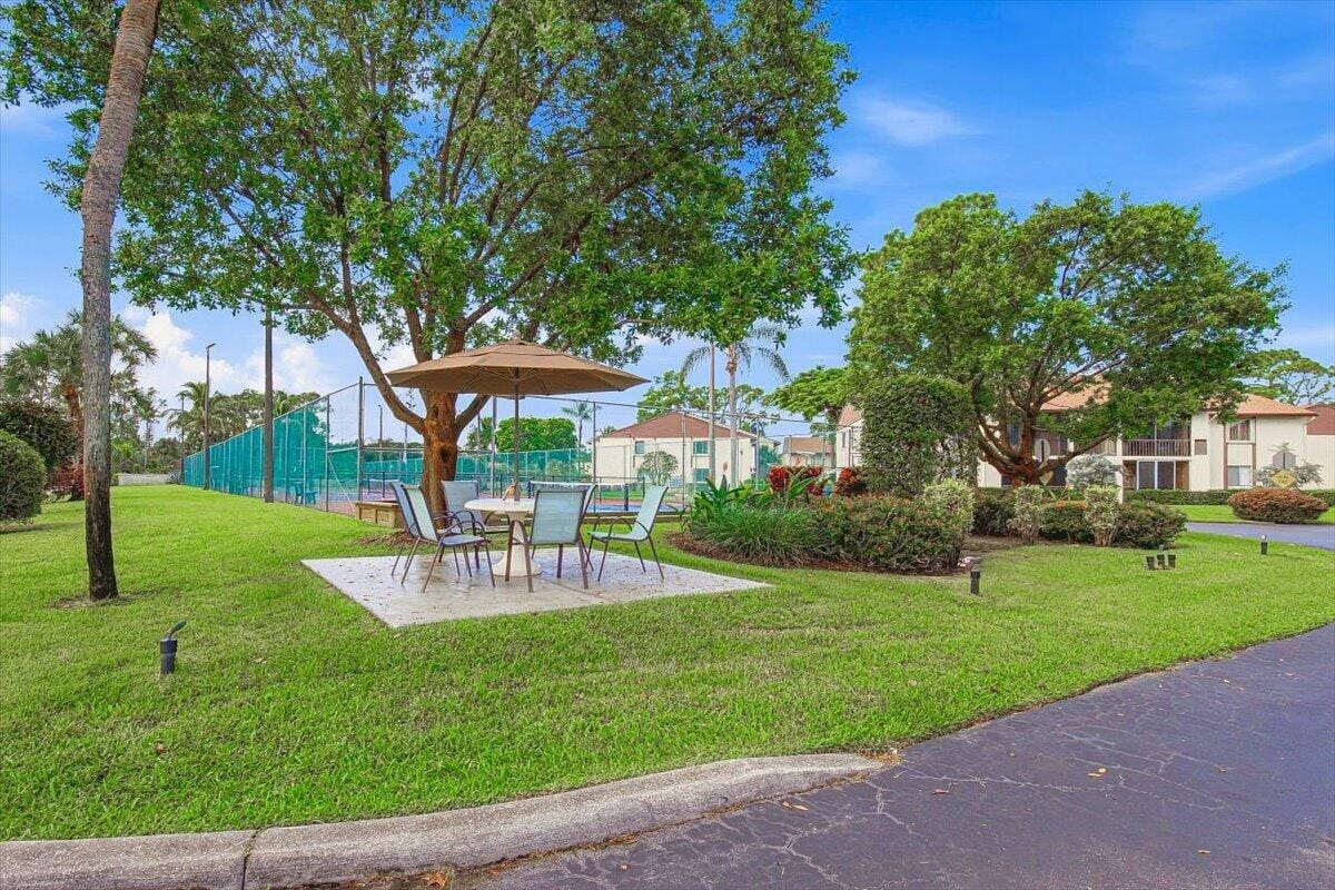 331 KNOTTY PINE Circle D-2, Greenacres, FL 33463 photo 30