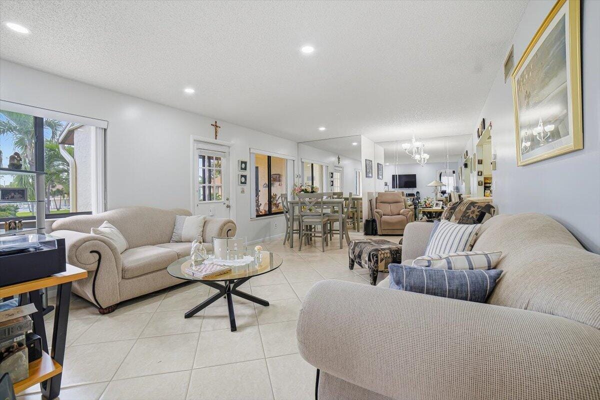 331 KNOTTY PINE Circle D-2, Greenacres, FL 33463 photo 5