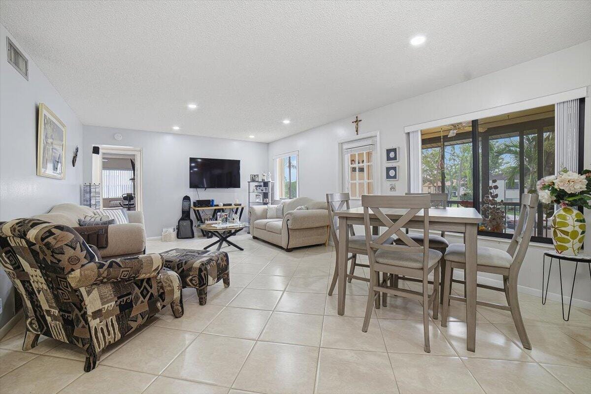 331 KNOTTY PINE Circle D-2, Greenacres, FL 33463 photo 7