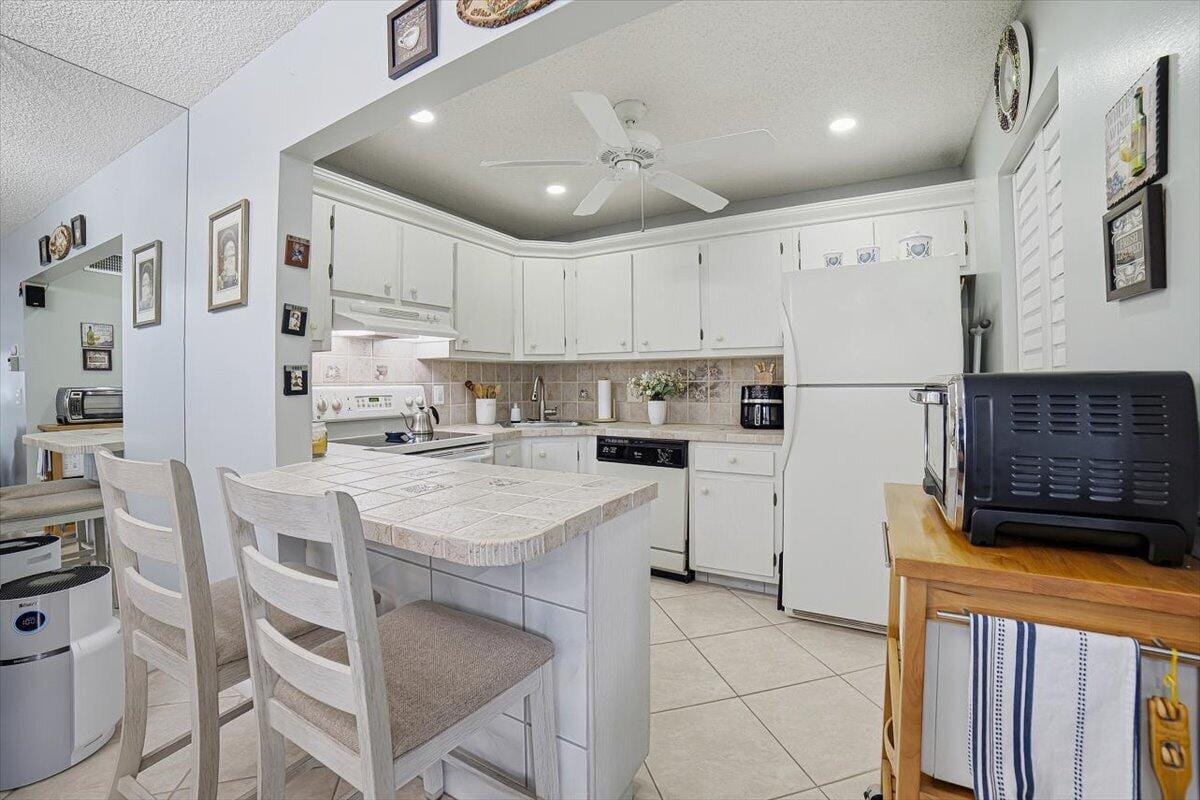 331 KNOTTY PINE Circle D-2, Greenacres, FL 33463 photo 8