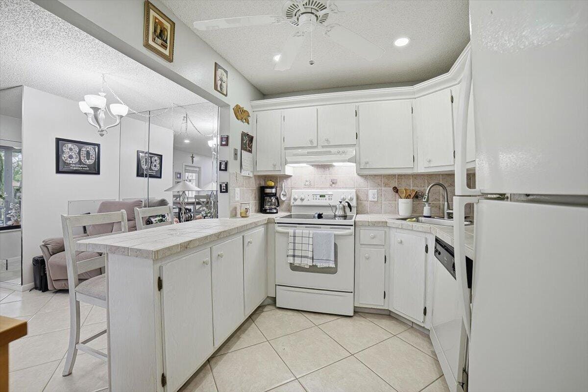 331 KNOTTY PINE Circle D-2, Greenacres, FL 33463 photo 10