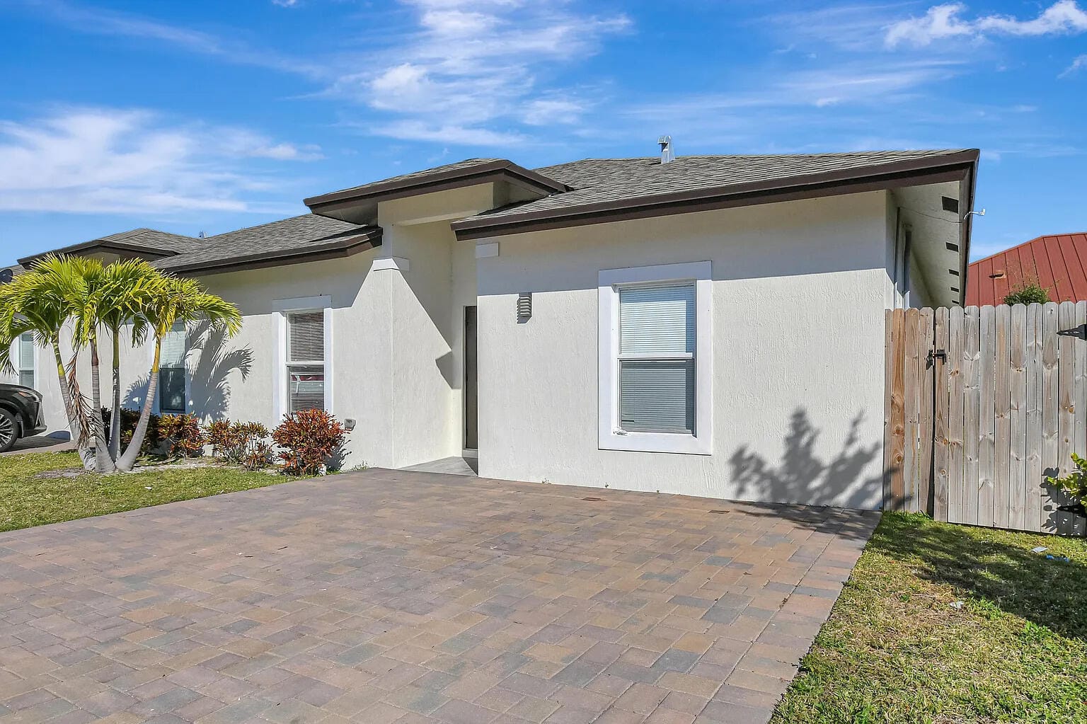 1562 W 26th Court, Riviera Beach, FL 33404 photo 11