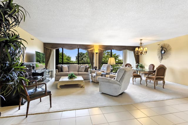 2480 Presidential Way 403, West Palm Beach, FL 33401