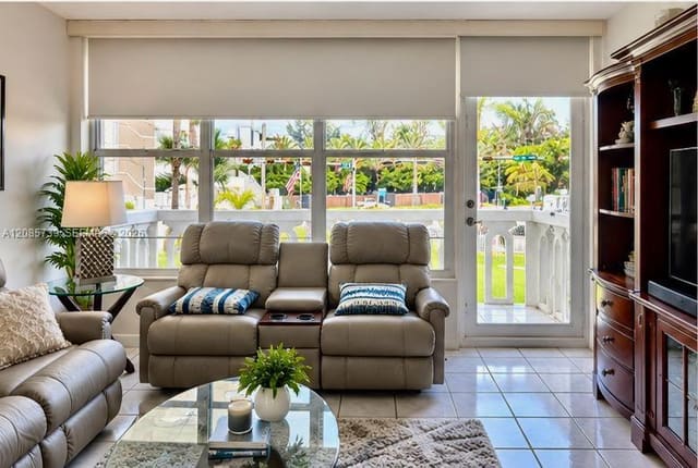 3199 S Ocean Drive 203, Hallandale Beach, FL 33009