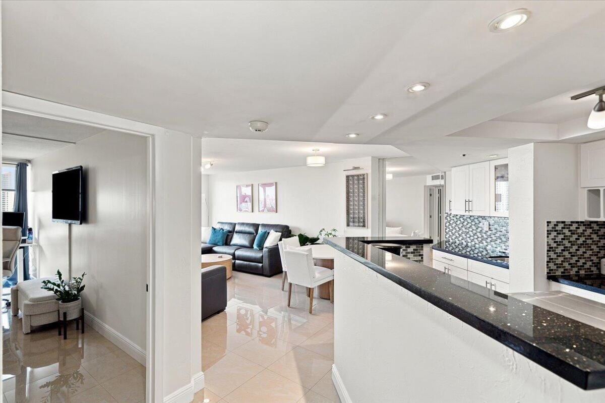 300 THREE ISLANDS Boulevard 312 — photo 4