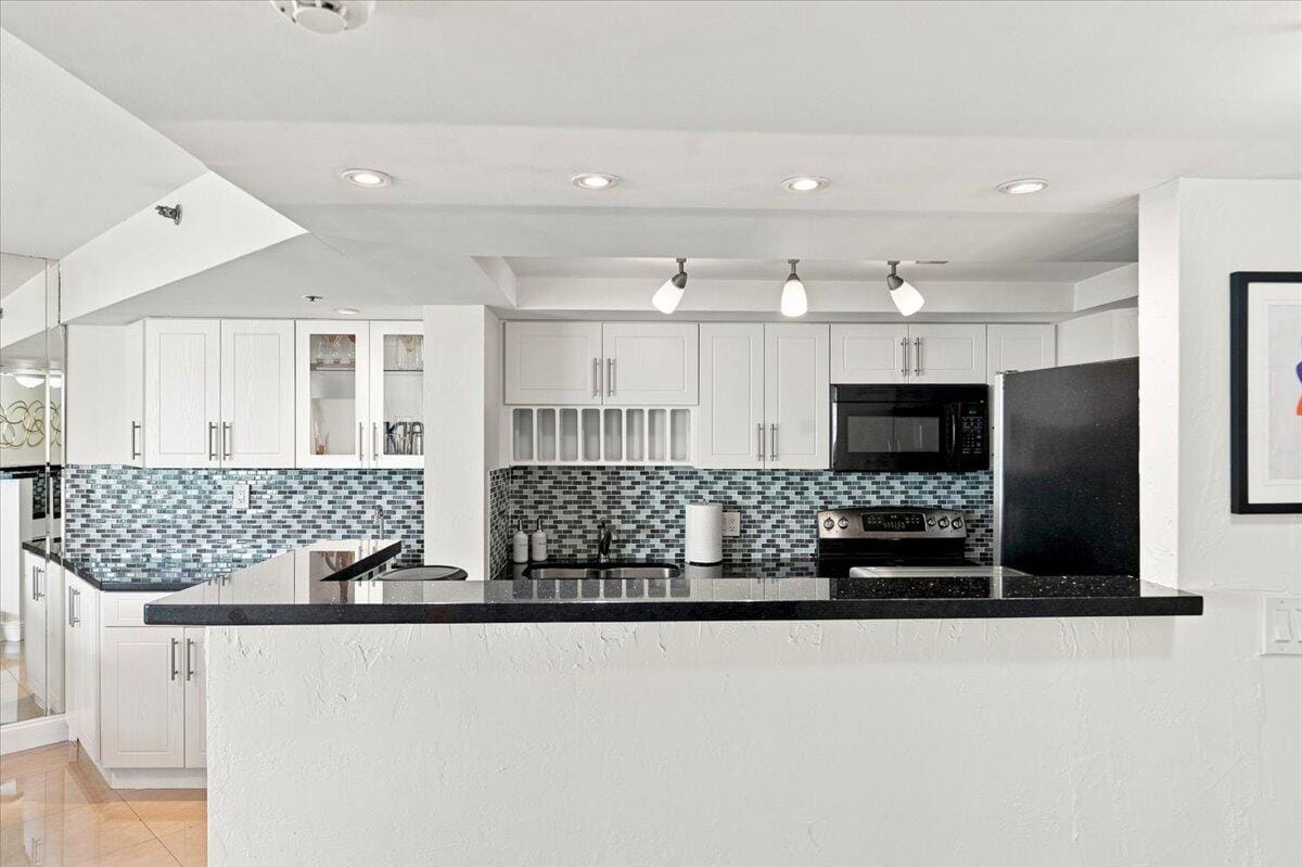 300 THREE ISLANDS Boulevard 312 — photo 9