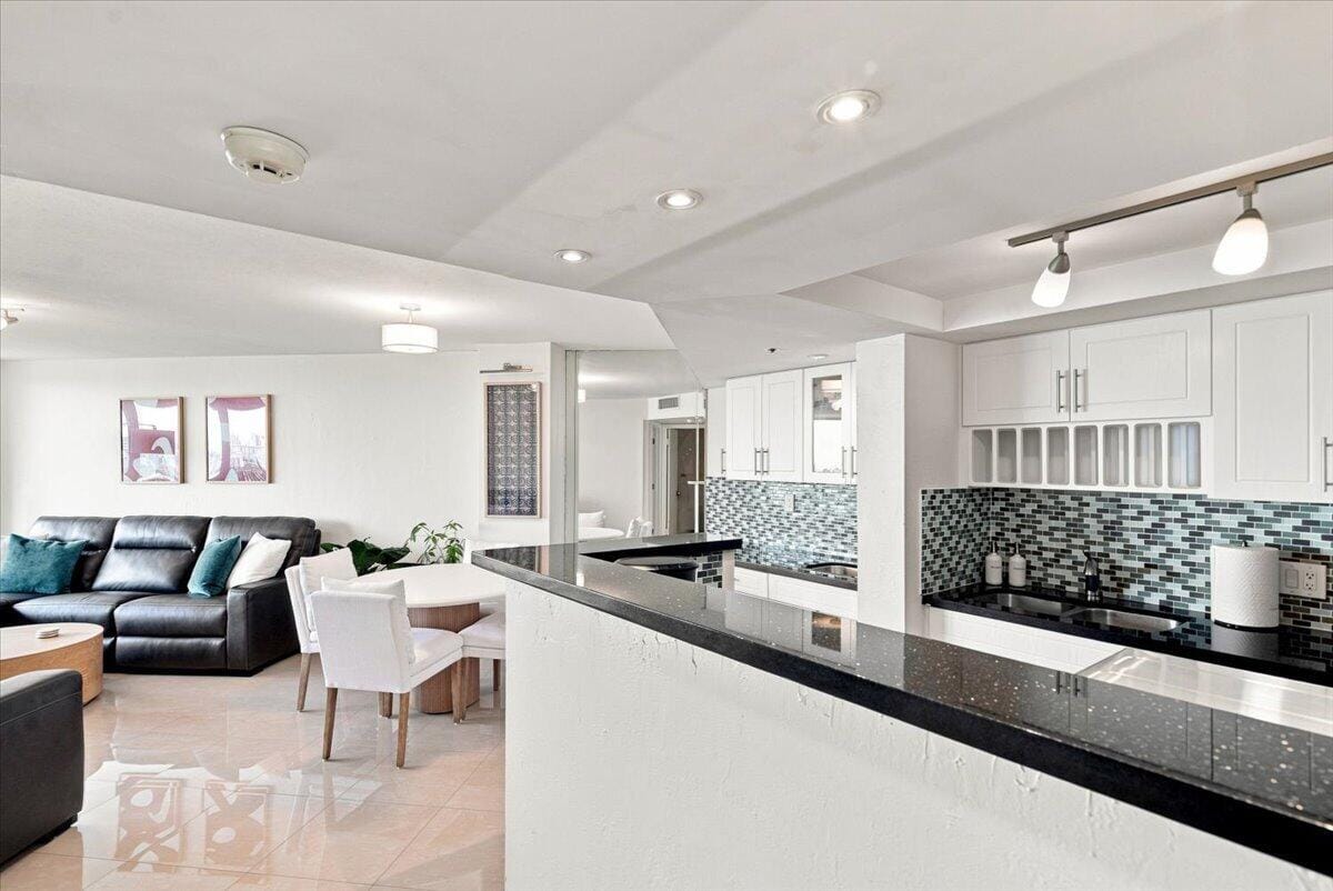 300 THREE ISLANDS Boulevard 312 — photo 10