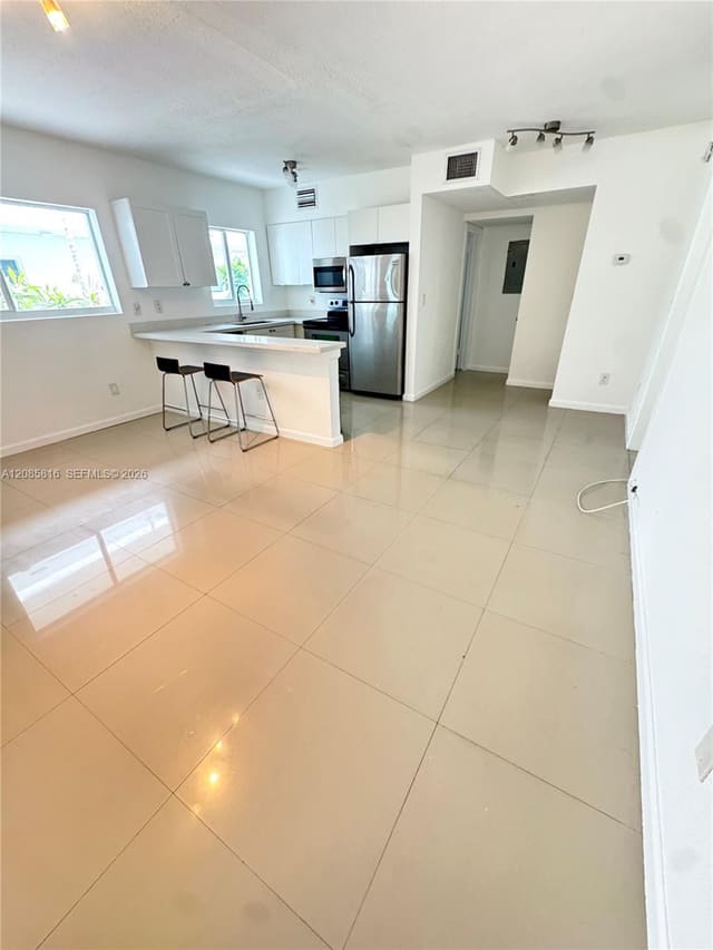 8035 Crespi Boulevard 2, Miami Beach, FL 33141