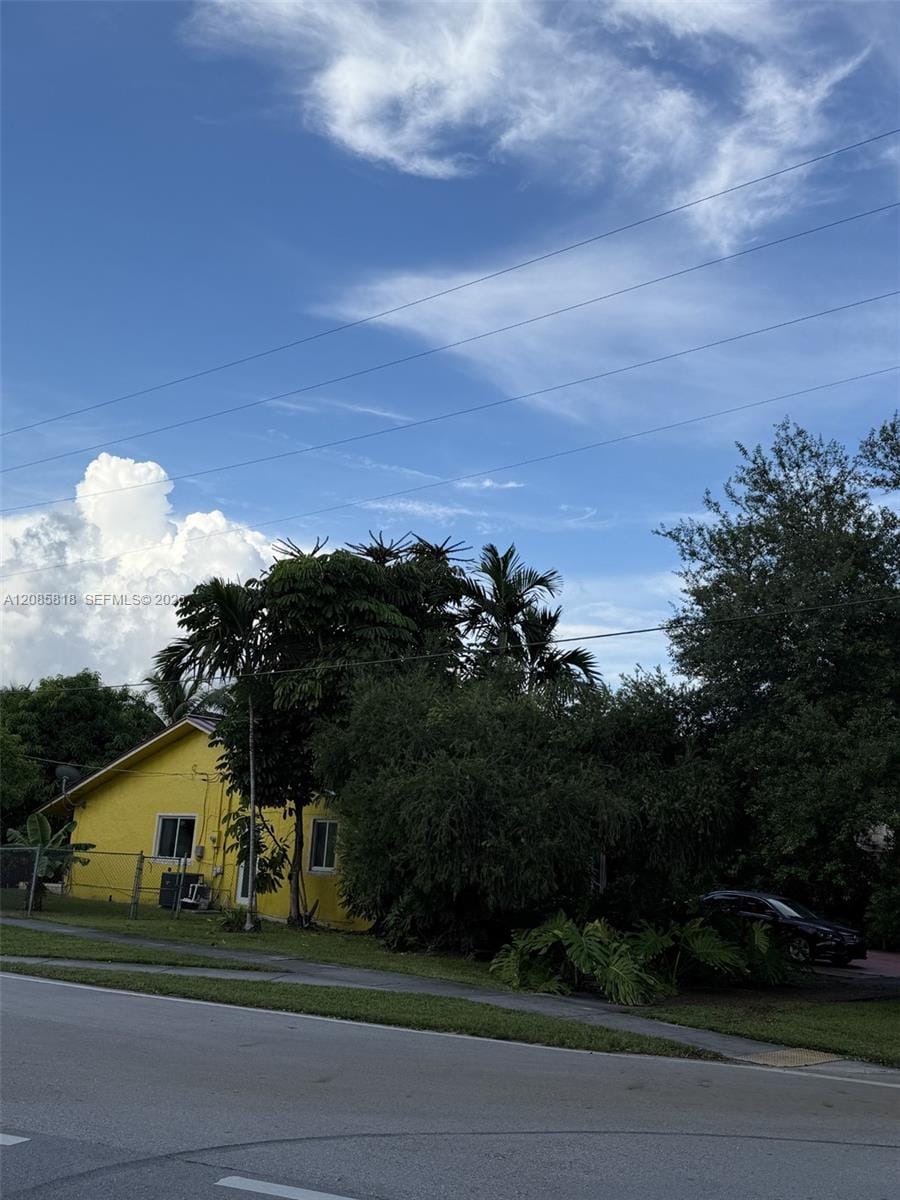 400 Oriole Avenue, Miami Springs, FL 33166 photo 2