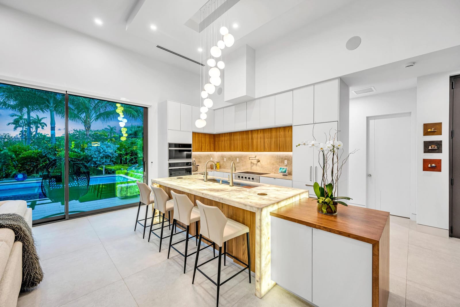 215 NE 28TH Court, Wilton Manors, FL 33334 photo 16