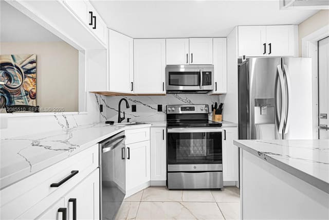 400 SE 10th Street 105, Deerfield Beach, FL 33441