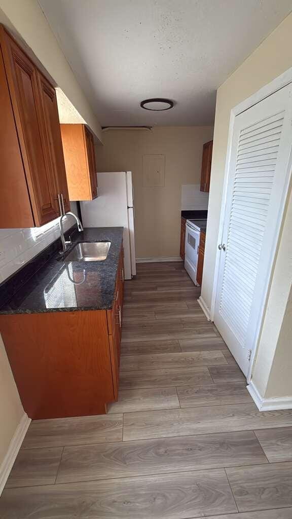 3722 HENRY Avenue 3 — photo 2