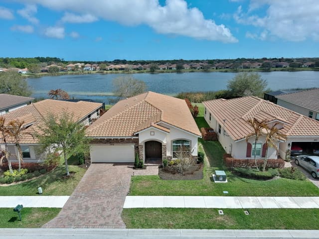 1804 BERKSHIRE Circle SW, Vero Beach, FL 32968
