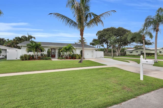 72 WILLOW Road, Tequesta, FL 33469