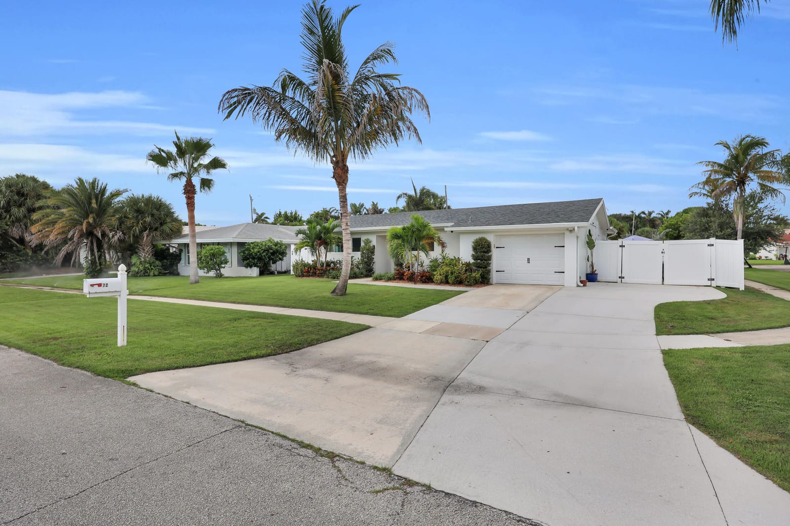 72 WILLOW Road, Tequesta, FL 33469 photo 2