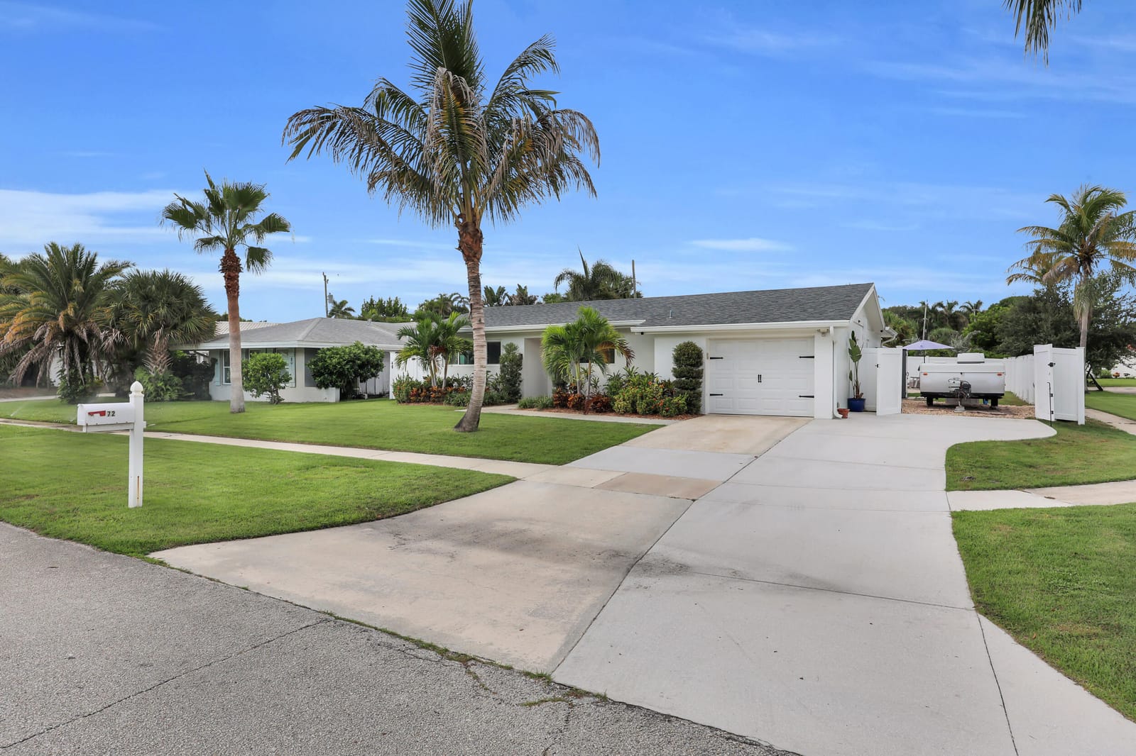 72 WILLOW Road, Tequesta, FL 33469 photo 3