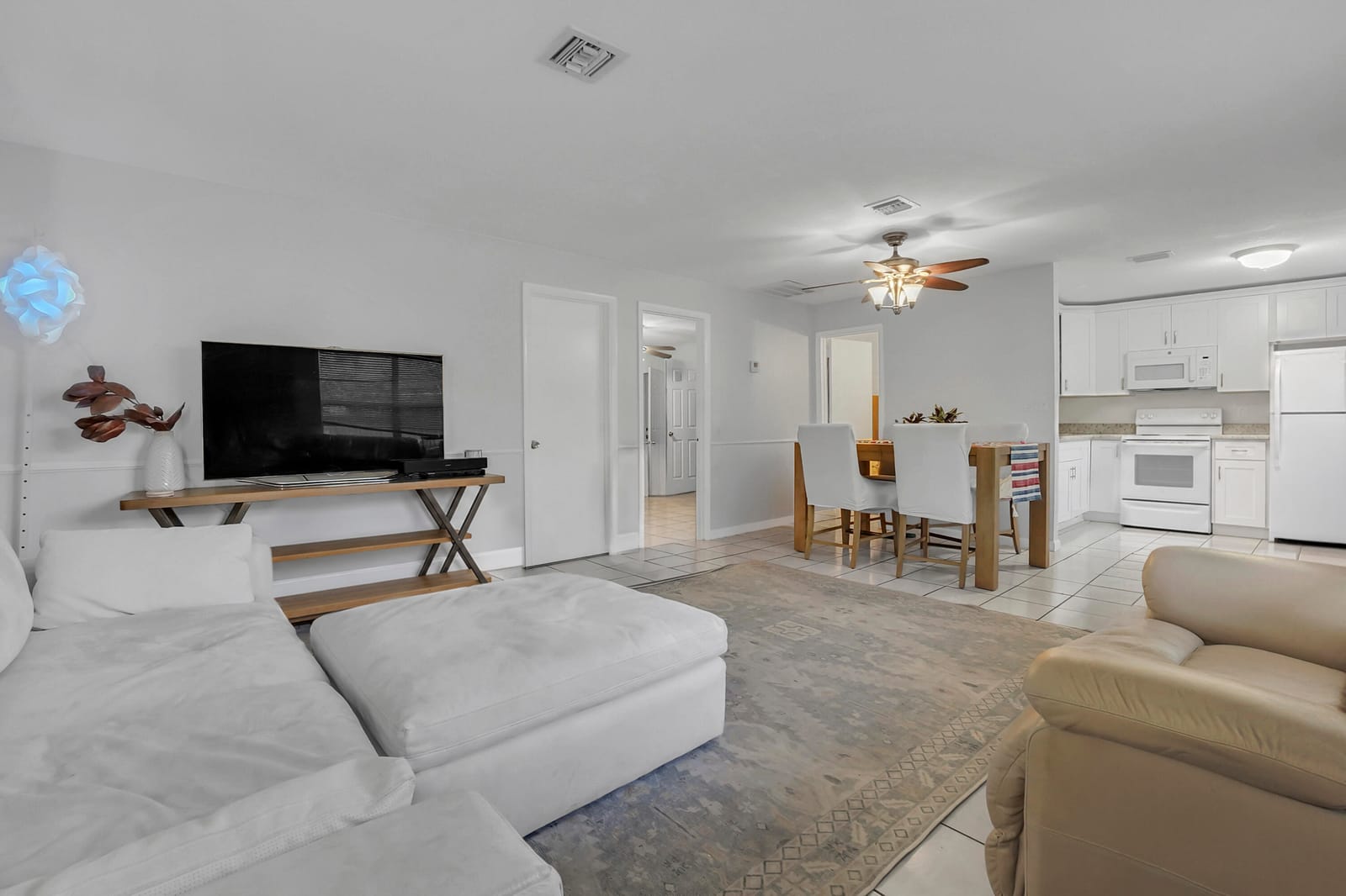 512 Holly Drive 1 — photo 2