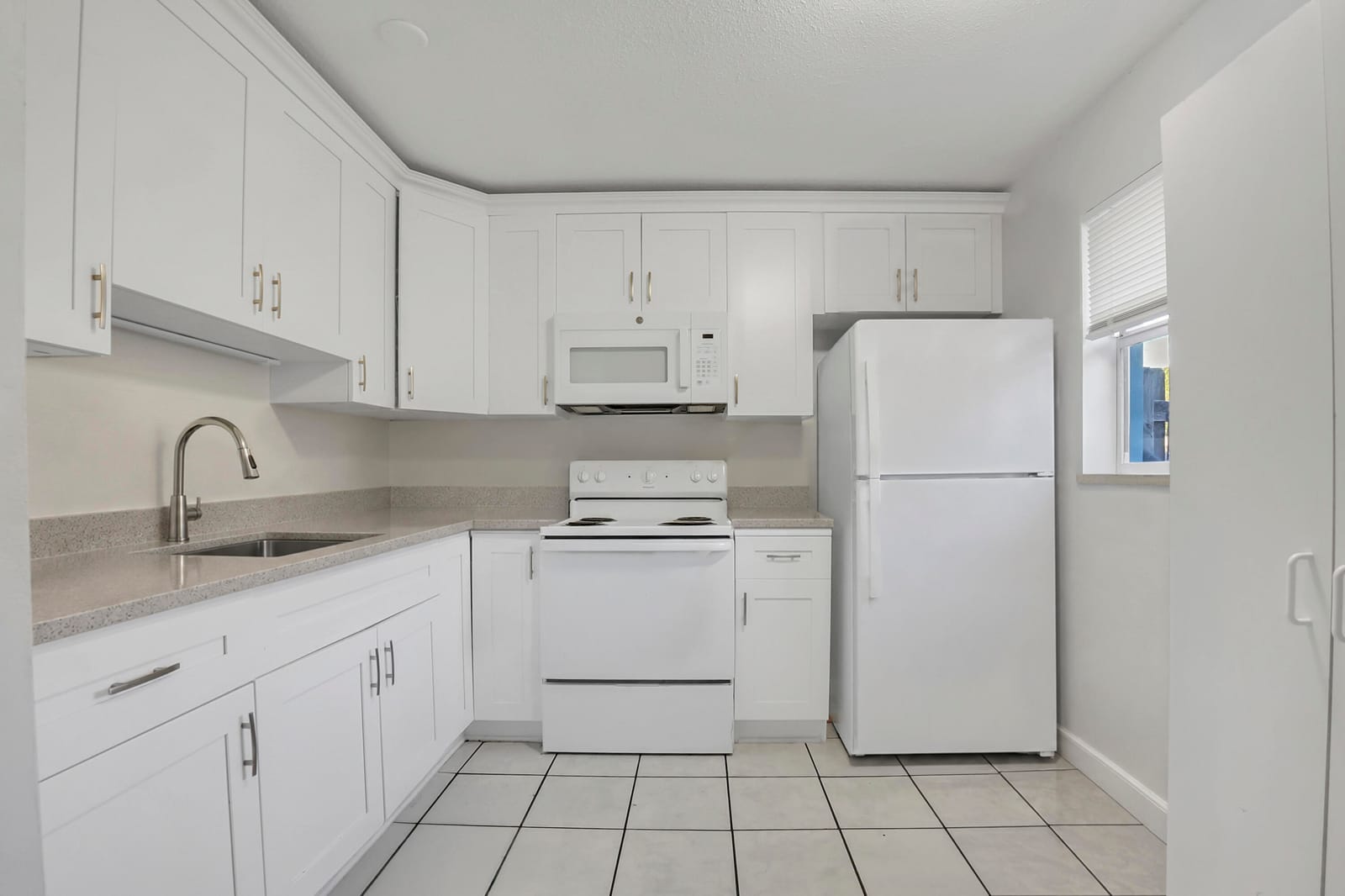 512 Holly Drive 1 — photo 3