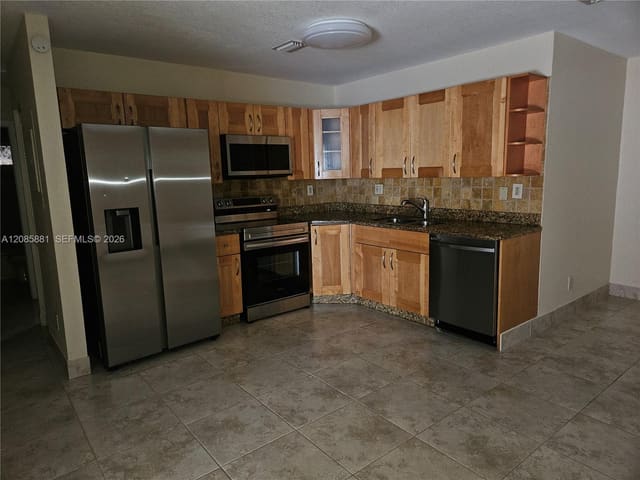 2500 NE 193rd Street 2502, Miami, FL 33180