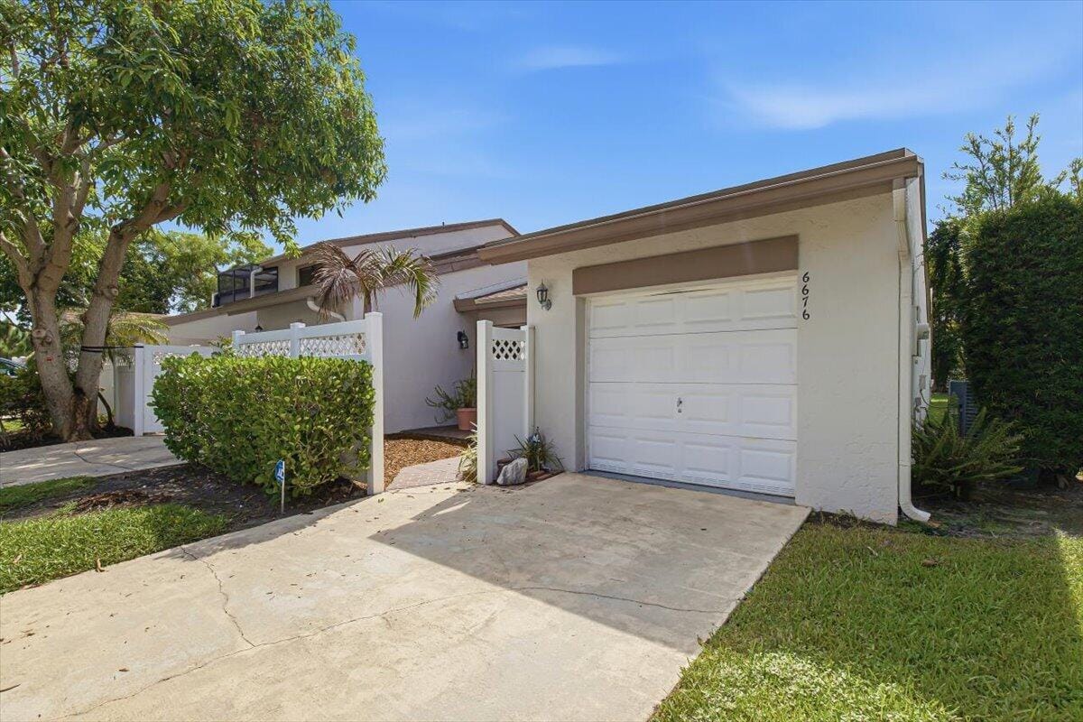 6676 Canary Palm Circle 19 — photo 2