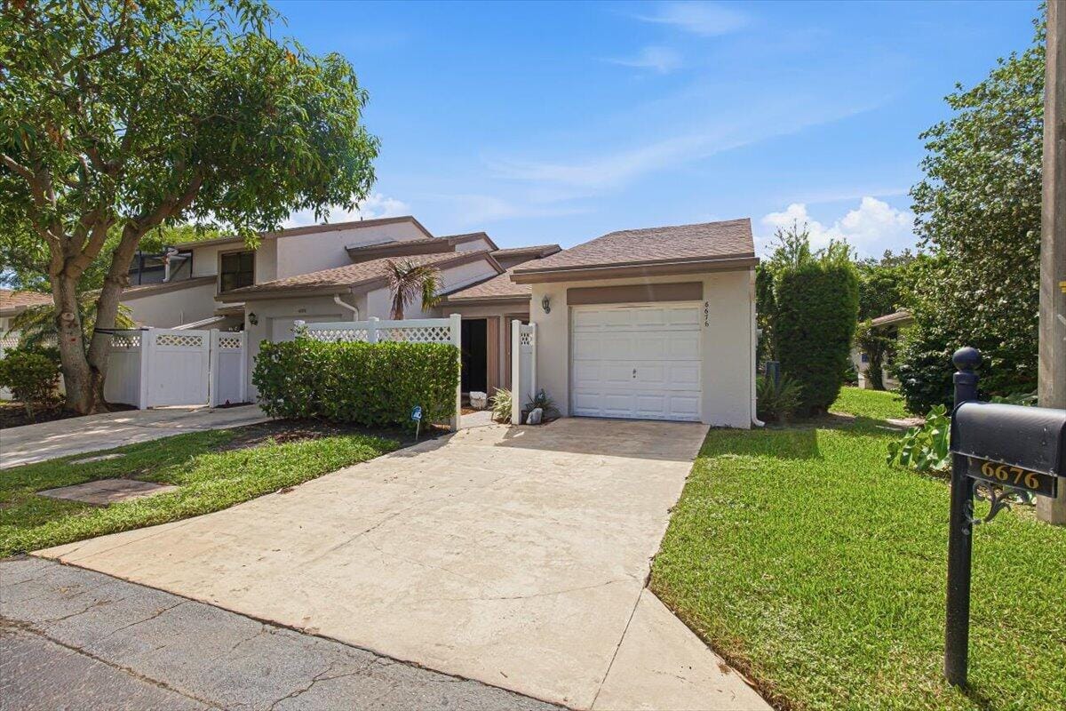 6676 Canary Palm Circle 19 — photo 3