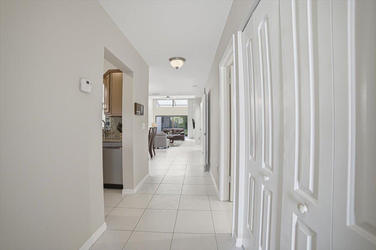 6676 Canary Palm Circle 19 — photo 4